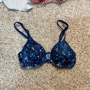 Blue Wear Everywhere T-shirt lightly lined bra from VS. padded. Size 32B.